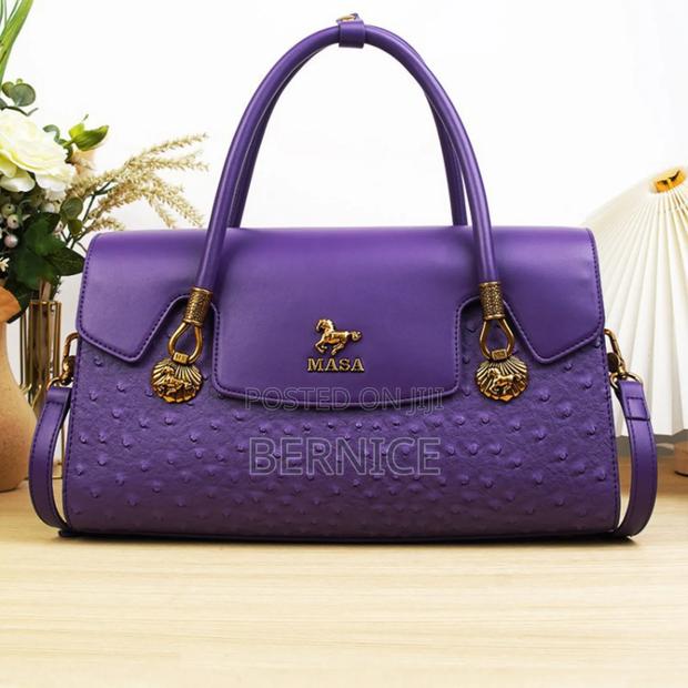 Stylish and Elegant Ladies Handbag · Photo 1