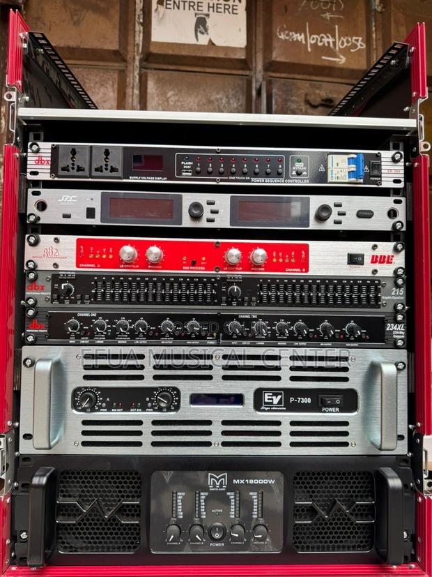 Full Set of Amplifier Rack · Photo 1