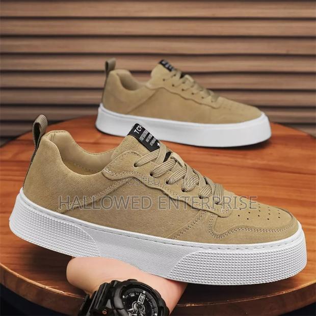 Nwe Trend Fashion Breathable Lightweight Shoe · Photo 2