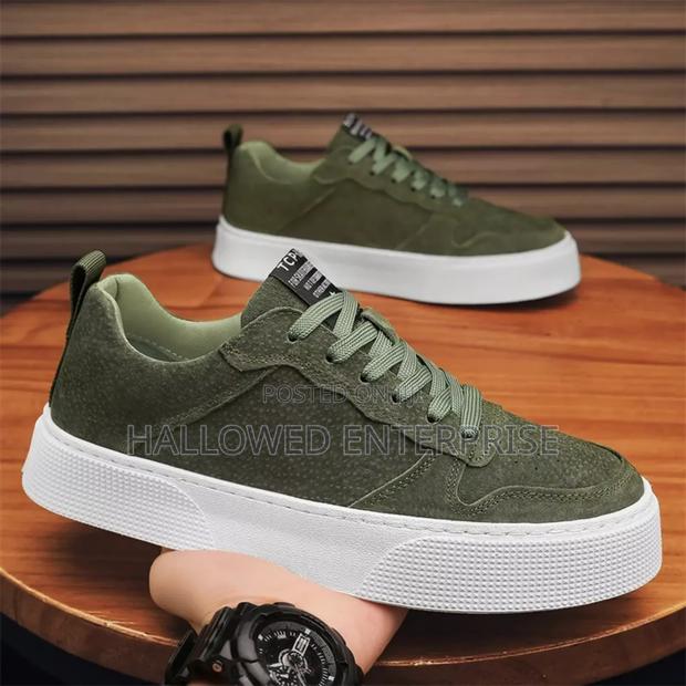 Nwe Trend Fashion Breathable Lightweight Shoe · Photo 4