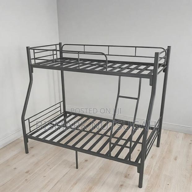 Metallic Bunk Bed · Photo 4