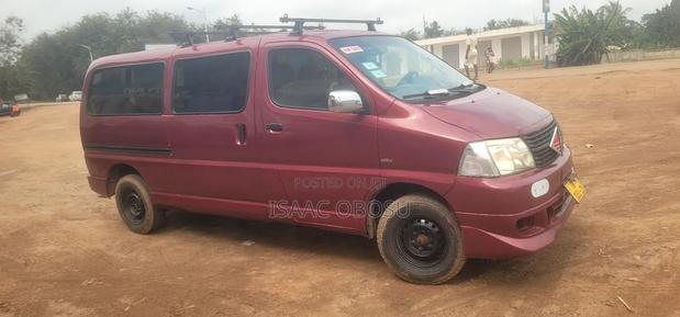 Toyota HiAce 2008 Red · Photo 2