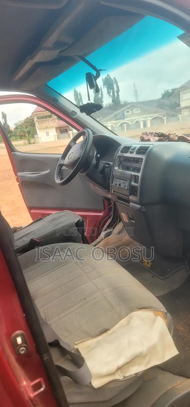 Toyota HiAce 2008 Red · Photo 3