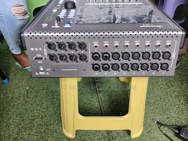 Mackie L-20.8 16 Channels Digital Mixing Console · Photo 5