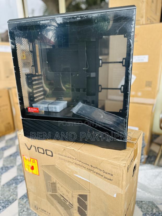 Lian Li V100 Atx Mid-Tower PC Case · Photo 1