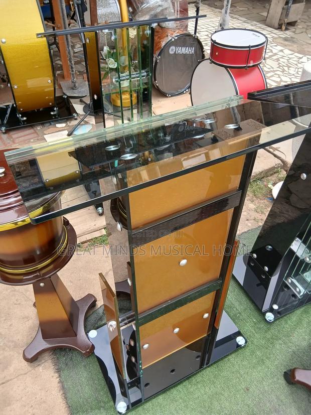 Elegant Glass Pulpit · Photo 3