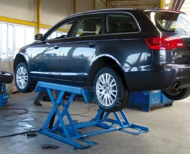 3000kg Mobile Midrise Scissor Car Lift With Control Panel · Photo 3