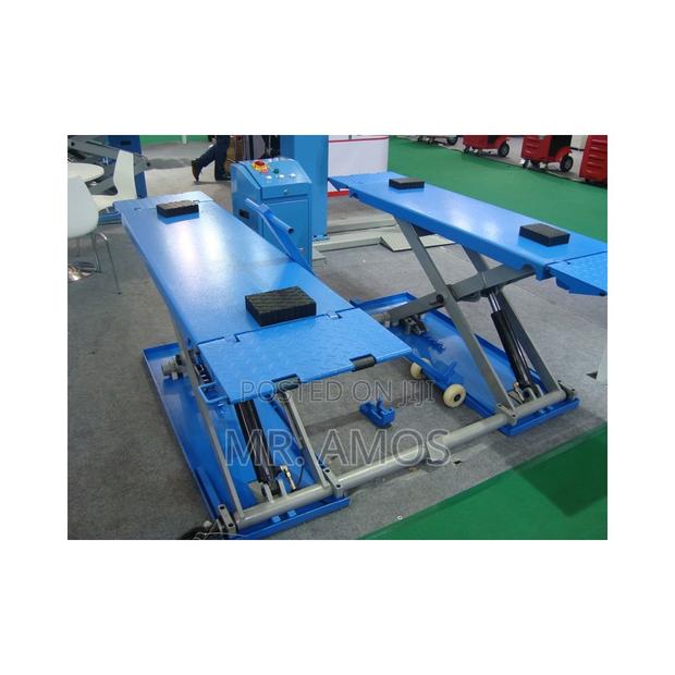 3000kg Mobile Midrise Scissor Car Lift With Control Panel · Photo 2