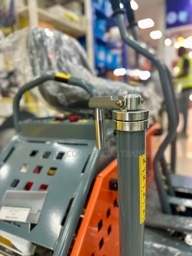 Power Trowel · Photo 2
