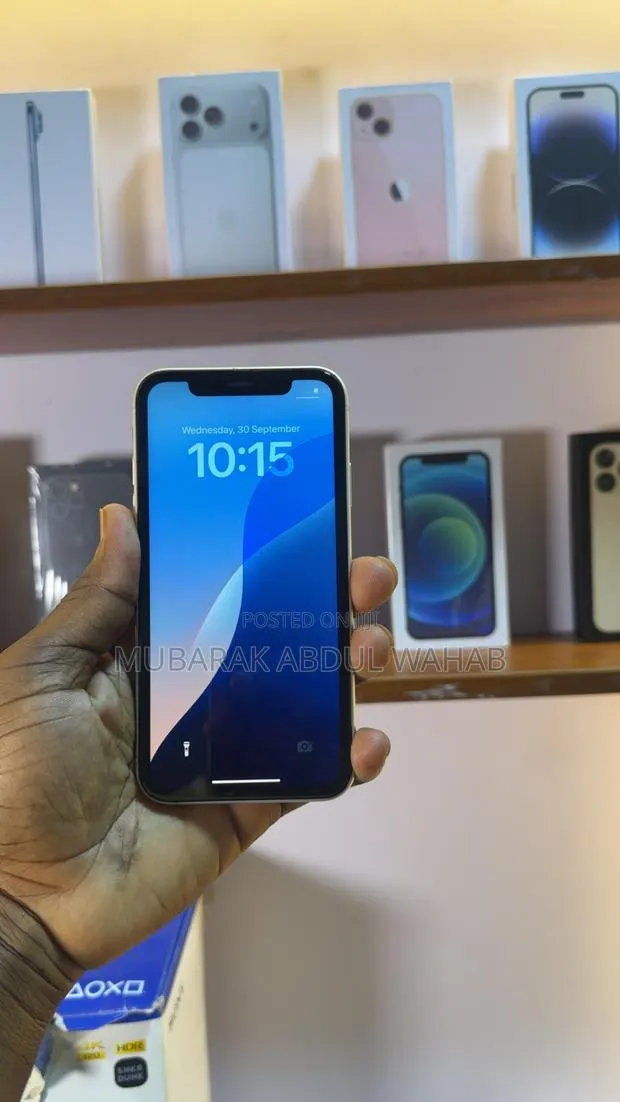 Apple iPhone XR 64 GB White · Photo 1