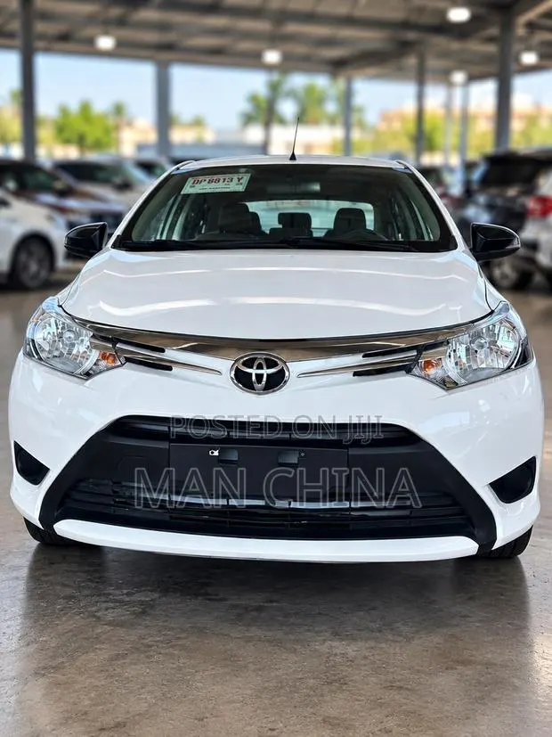 Toyota Yaris L Hatchback 3dr 2015 White · Photo 1