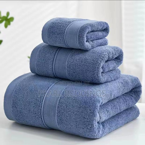 Quality 3pcs 1 Bath Towel and 2 Hand Towels Set Available in Colors · Photo 1