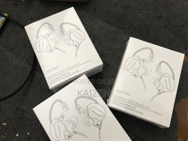 ZNS in Ear Monitors · Photo 1