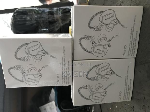 ZNS in Ear Monitors · Photo 2