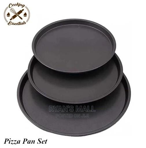 Pizza Pan and Pizza Cutter · Photo 4