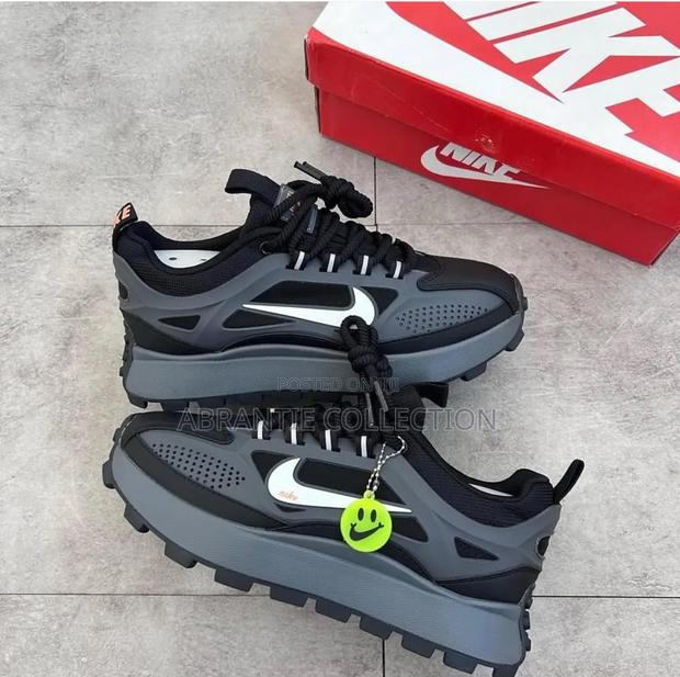 Authentic Nike Bailleli Sneakers Available · Photo 2