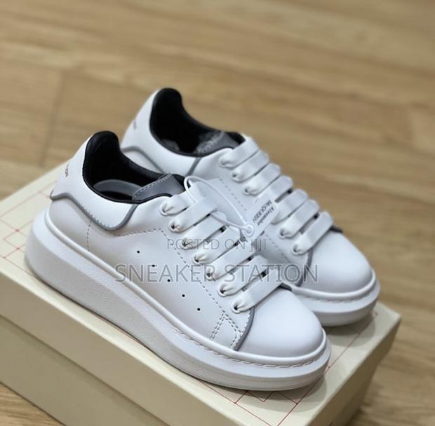 Alexander Mcqueen All White Sneaker · Photo 2