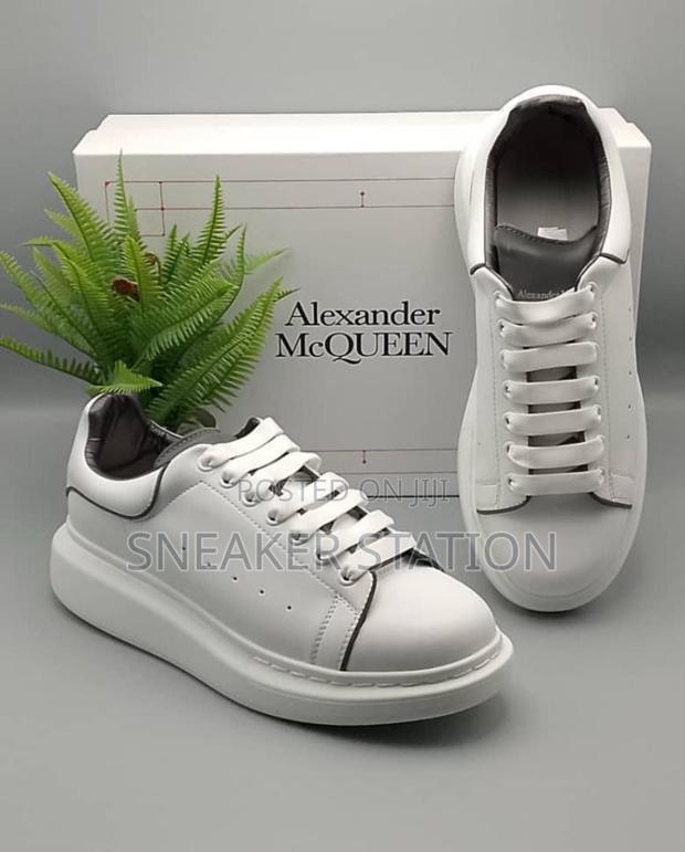 Alexander Mcqueen All White Sneaker · Photo 1
