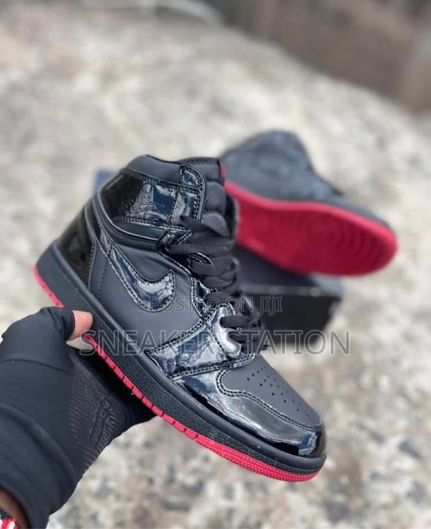 Air Jordan Retro 1 High Og Gina · Photo 1