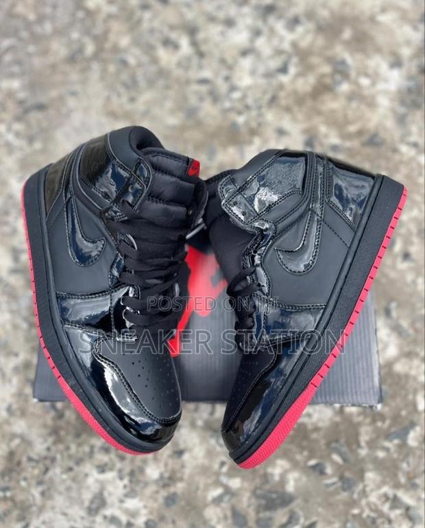 Air Jordan Retro 1 High Og Gina · Photo 2