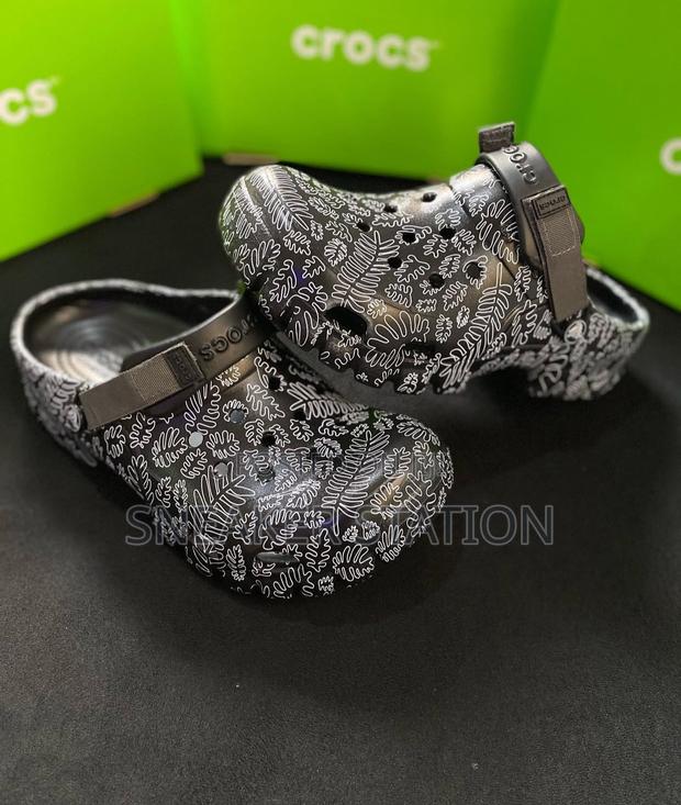 Authentic Iconic Crocs · Photo 2