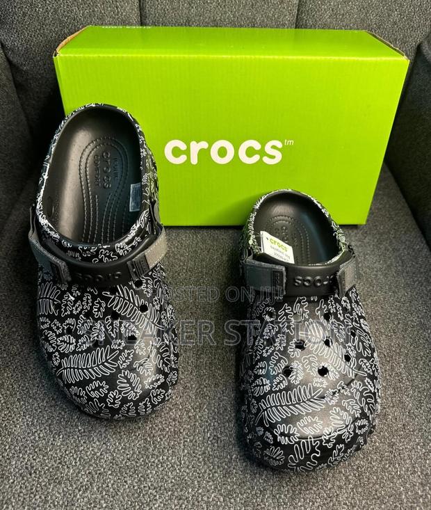 Authentic Iconic Crocs · Photo 1