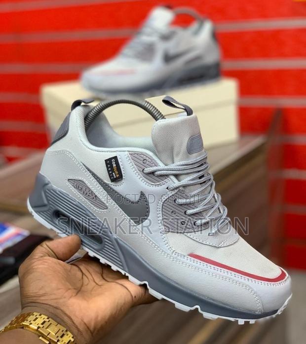 Nike Air Max 90 Grey Sneaker · Photo 1