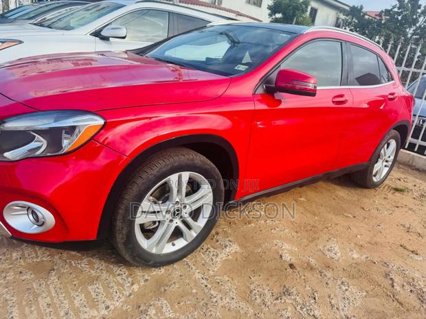 Mercedes-Benz GLA 250 2018 Red · Photo 2