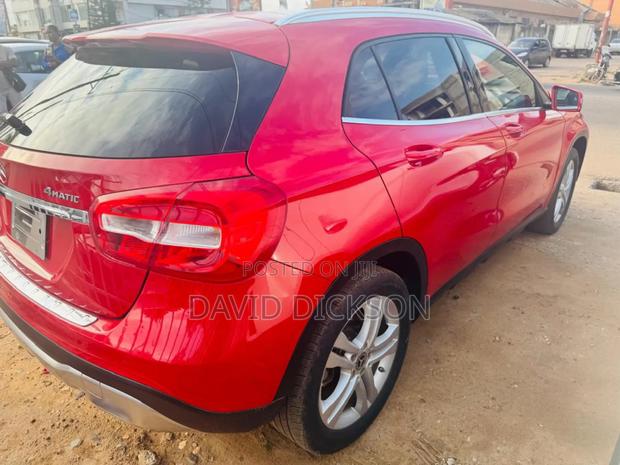 Mercedes-Benz GLA 250 2018 Red · Photo 3