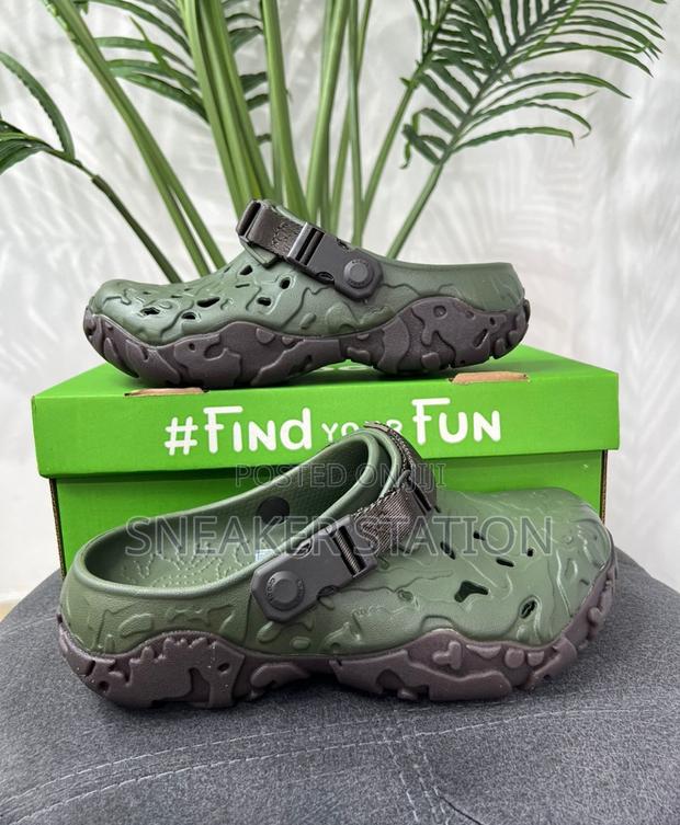 Original Crocs Clogs Slides · Photo 1