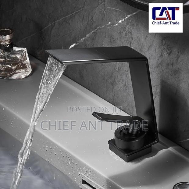 Black Curved Tap / Faucet. GWS-010 · Photo 1