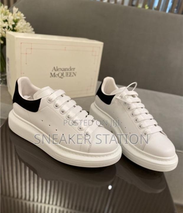 Alexander McQueen White/Black Sneaker · Photo 3