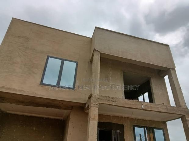 4bdrm Duplex in Kwabenya for sale · Photo 3