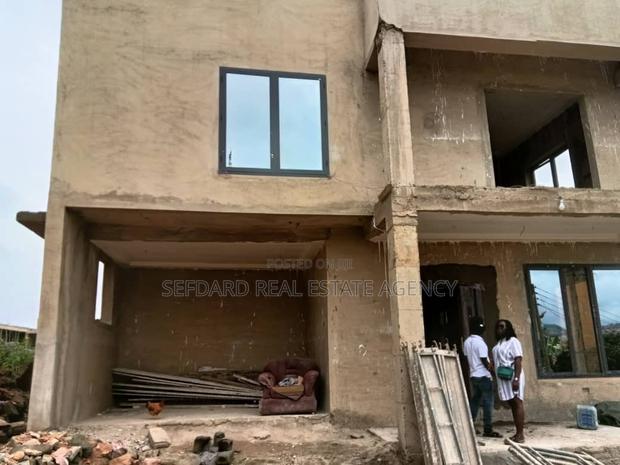 4bdrm Duplex in Kwabenya for sale · Photo 5