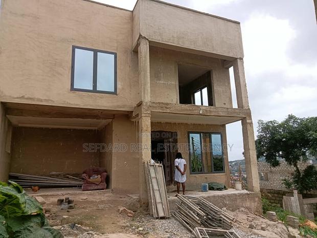 4bdrm Duplex in Kwabenya for sale · Photo 2