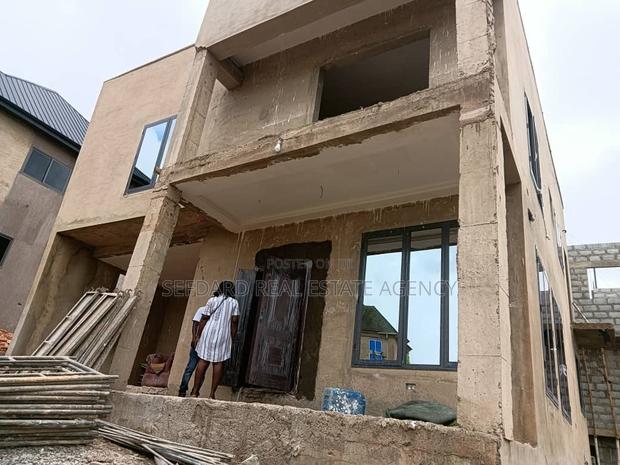 4bdrm Duplex in Kwabenya for sale · Photo 6