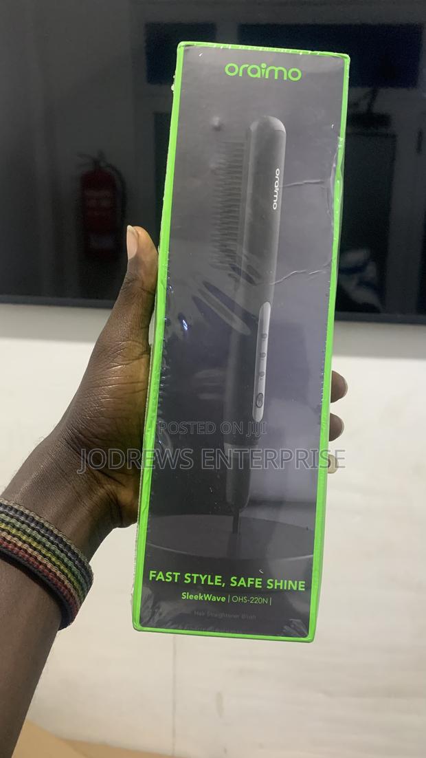 Oraimo Sleekwave Hair Straightener Brush · Photo 1