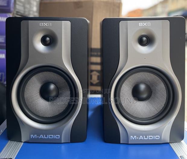 Bx8 Studio Monitor · Photo 1