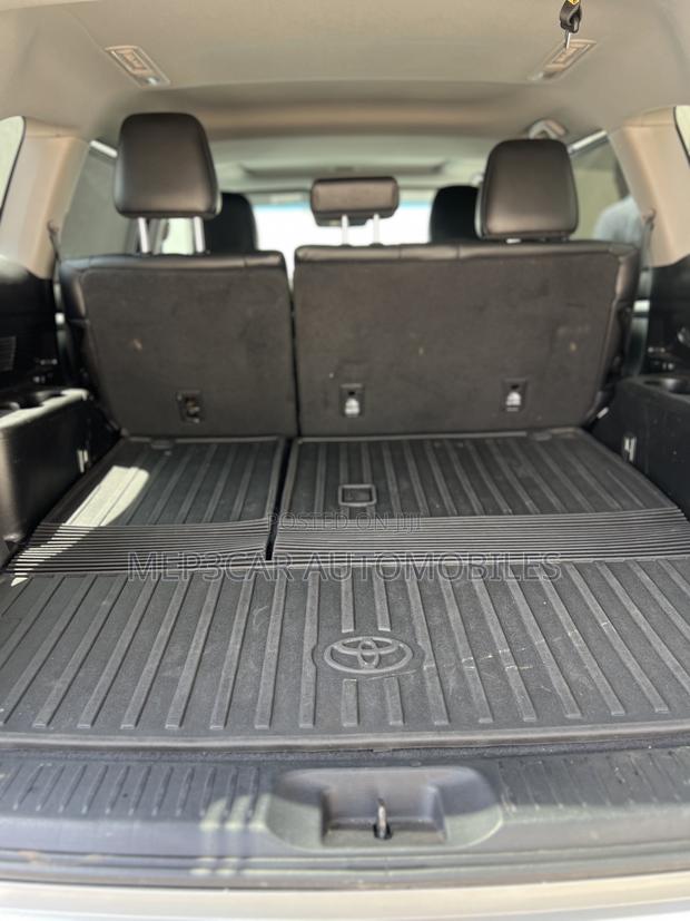 Toyota Highlander XLE 2019 Silver · Photo 4