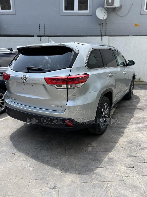 Toyota Highlander XLE 2019 Silver · Photo 5