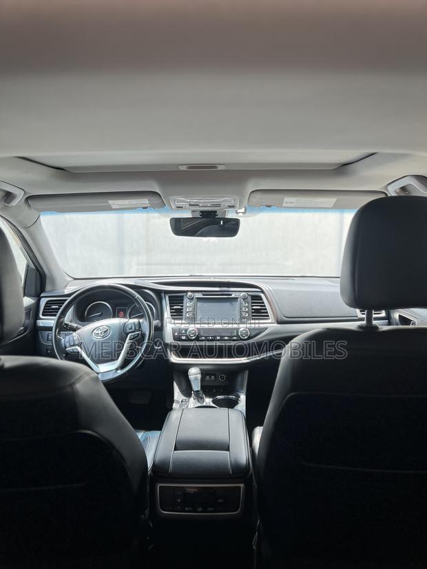 Toyota Highlander XLE 2019 Silver · Photo 3