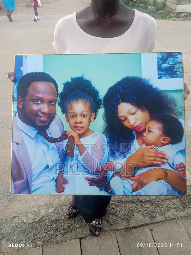 Blinks Laminated Picture Frame · Photo 1