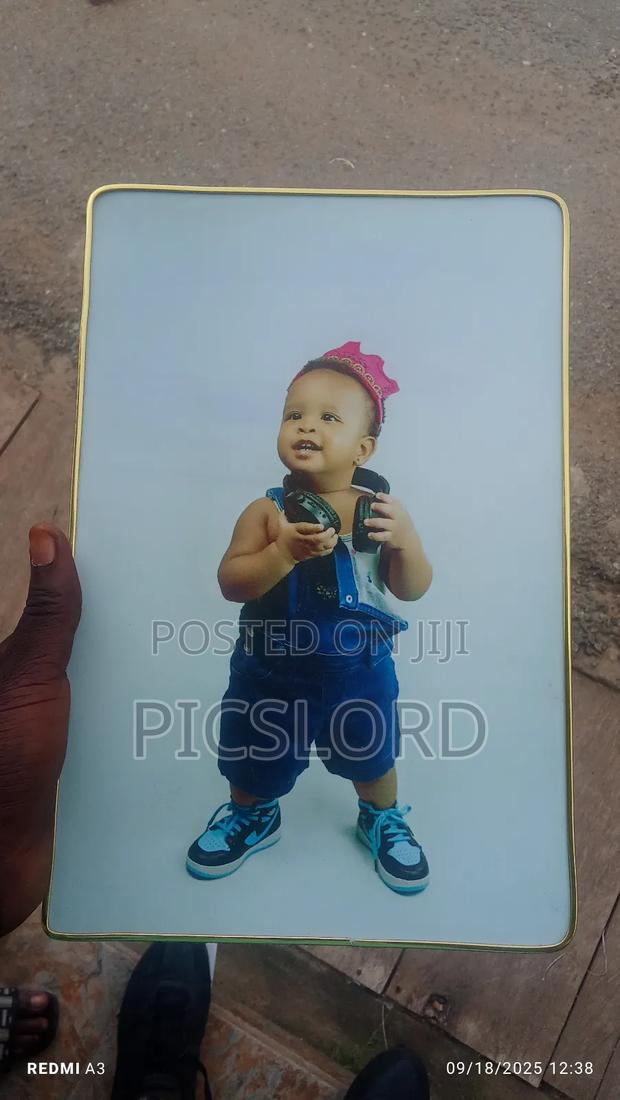 Blinks Laminated Picture Frame · Photo 6