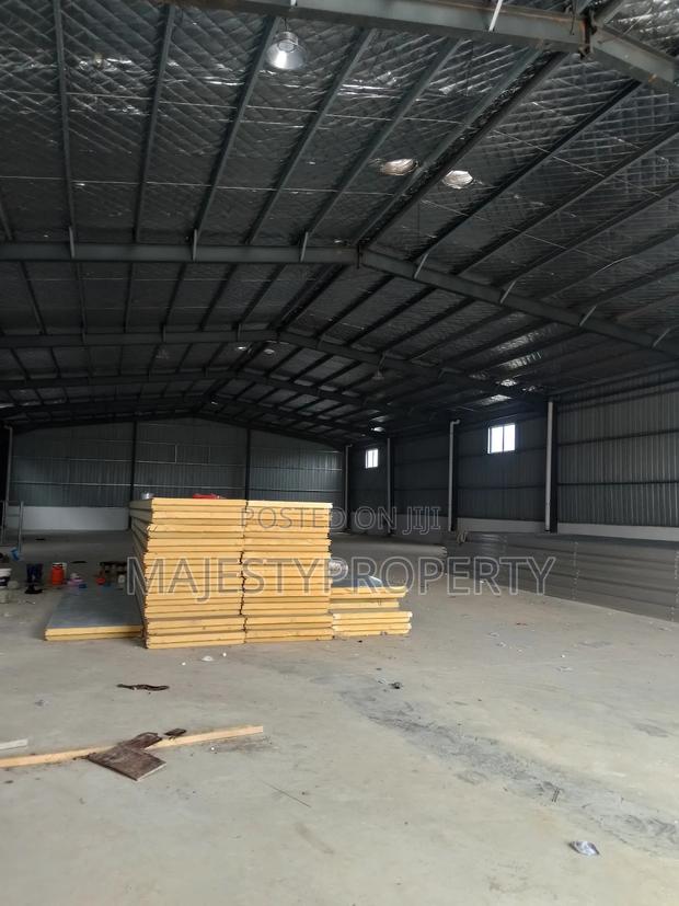 SQM 1000 Warehouse for Rent at Spintex · Photo 4