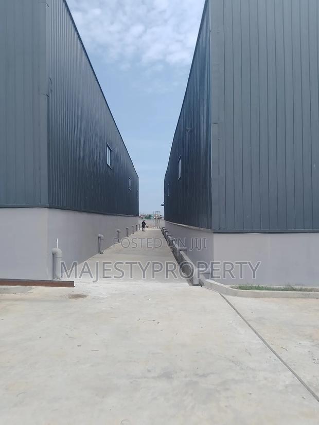 SQM 1000 Warehouse for Rent at Spintex · Photo 5