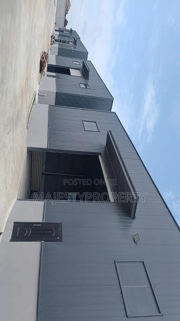 SQM 1000 Warehouse for Rent at Spintex · Photo 1