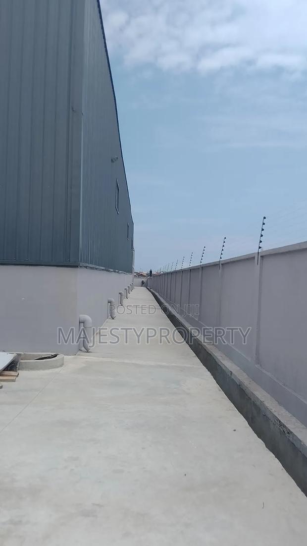 SQM 1000 Warehouse for Rent at Spintex · Photo 7