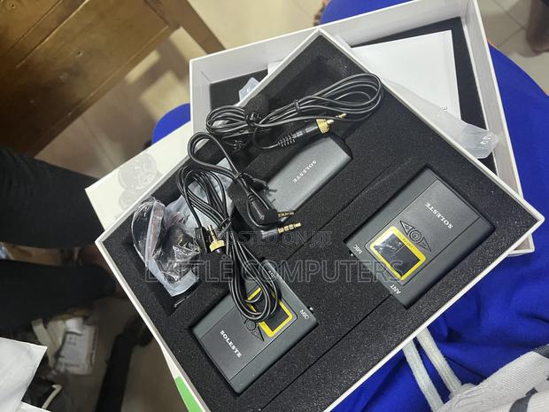 Uhf Wireless Microphone System · Photo 2