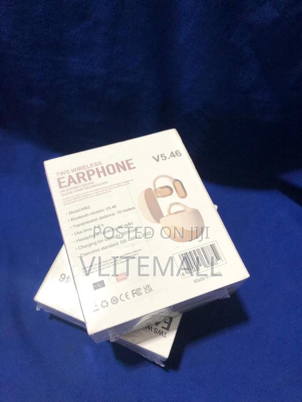 M62 TWS Wireless Earphone · Photo 4