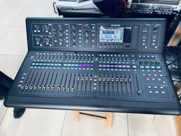 Midas 32 Digital Live Mixer · Photo 1